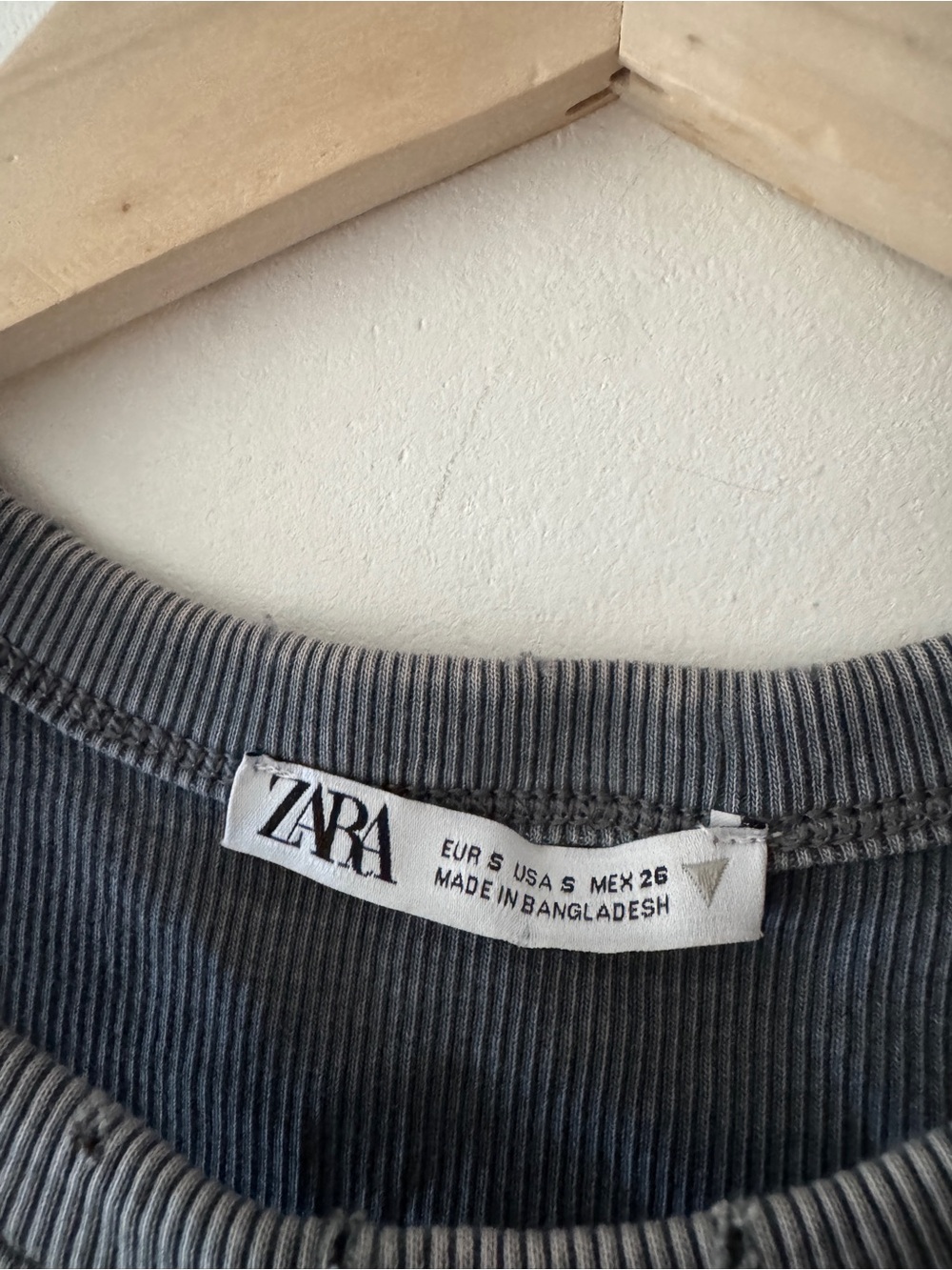 Zara Washed Gray Ribbed Distressed Tank Top - Picture 3 of 4